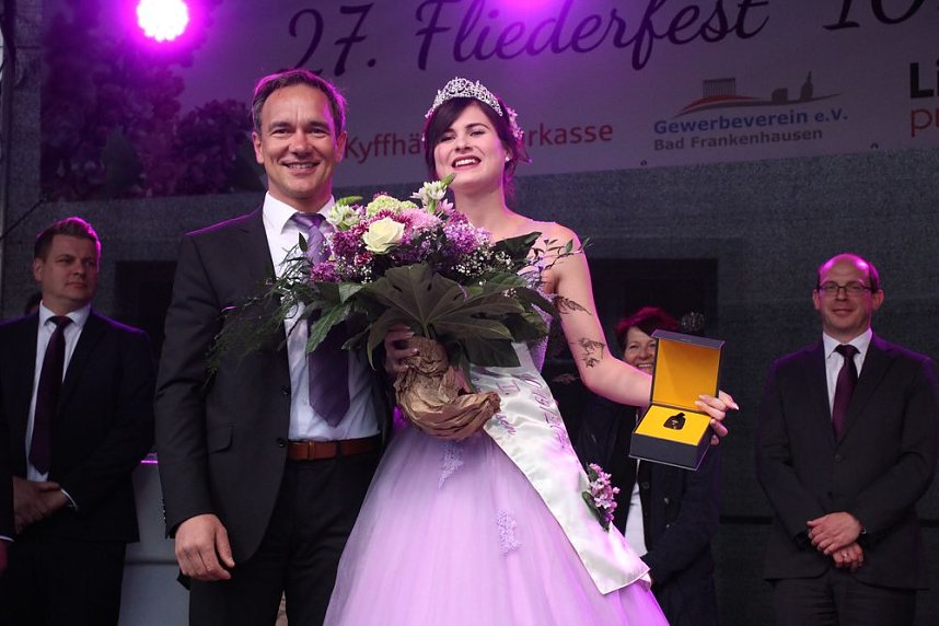 Neue Fliederk&ouml;nigin gekr&ouml;nt