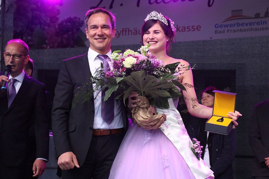 Neue Fliederk&ouml;nigin gekr&ouml;nt