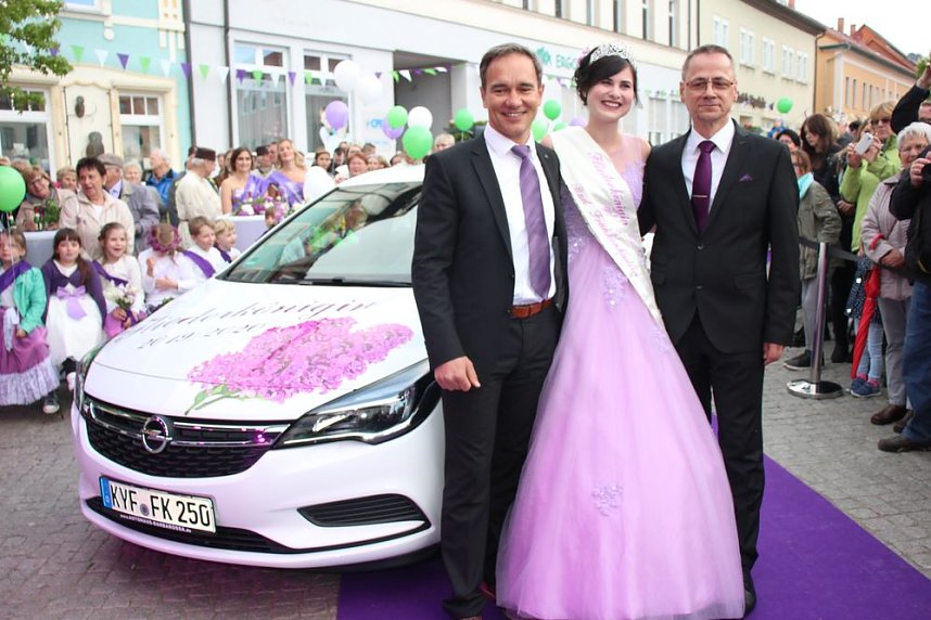 Neue Fliederk&ouml;nigin gekr&ouml;nt