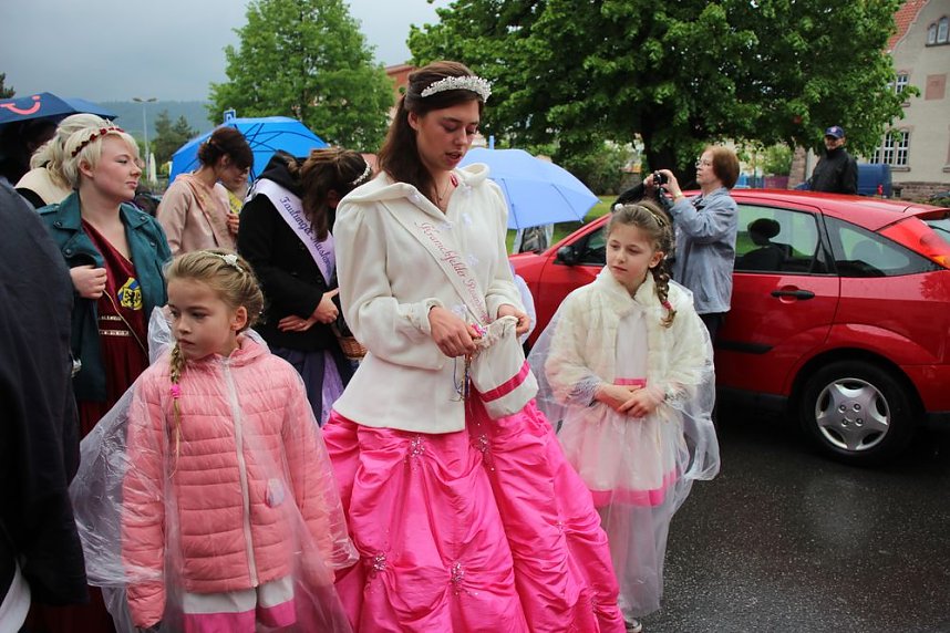 Fliederparade mit Schirm