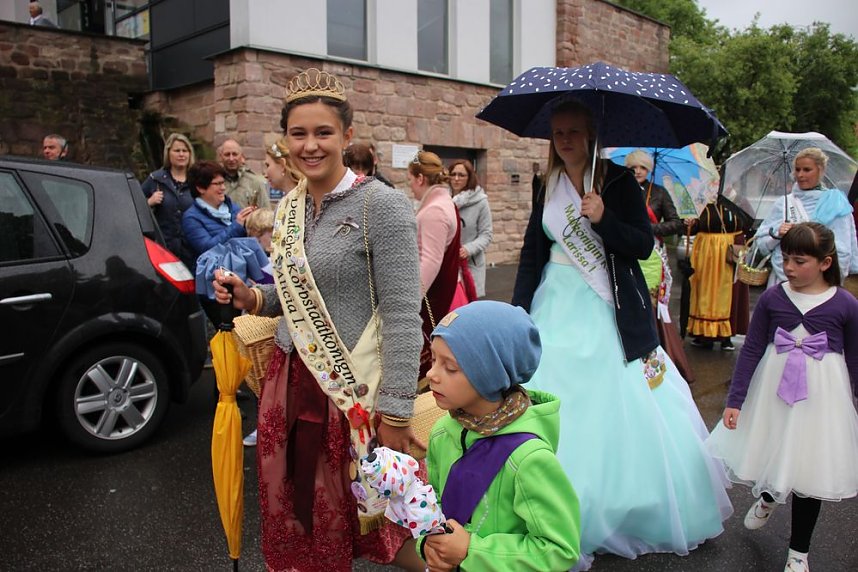 Fliederparade mit Schirm