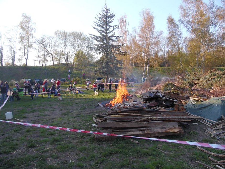 -Osterfeuer die Dritte-