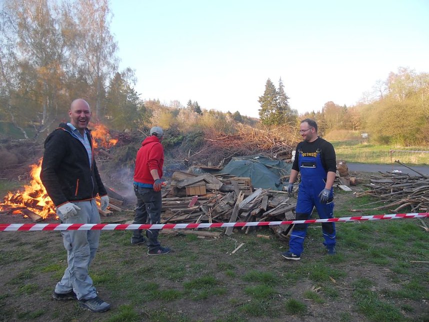 -Osterfeuer die Dritte-