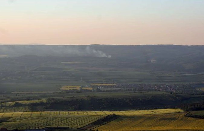 Feuerwehrleute st&uuml;rmen Kyffh&auml;userdenkmal