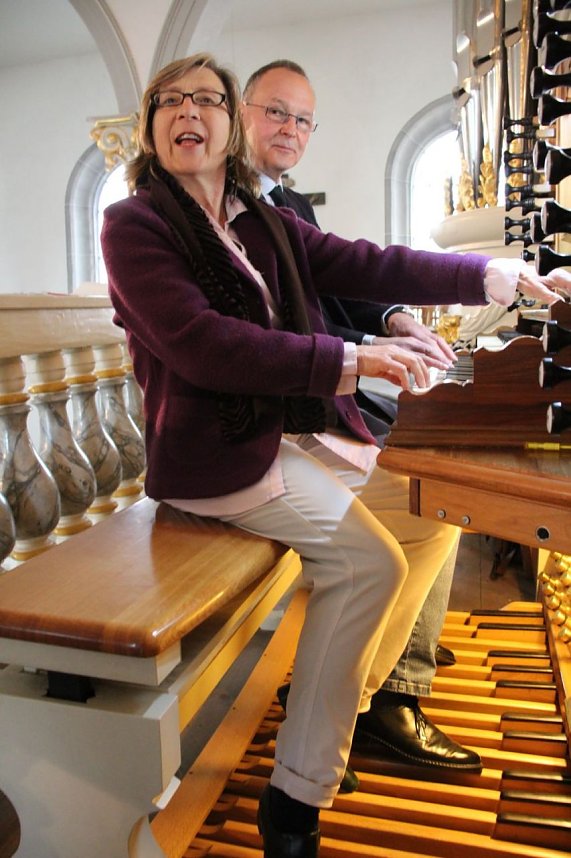 F&uuml;r zwei bis vier H&auml;nde und F&uuml;&szlig;e