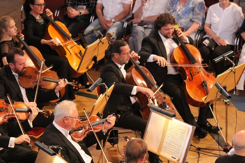 Grandiose Er&ouml;ffnung der Liszt-Biennale
