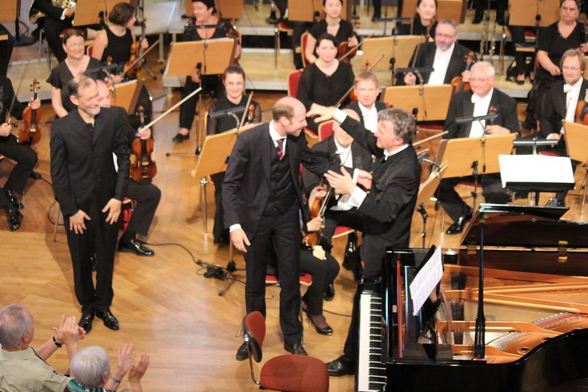 Grandiose Er&ouml;ffnung der Liszt-Biennale