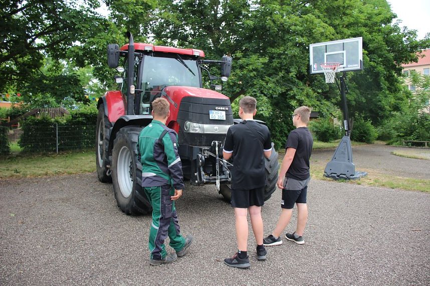 Erfolgreicher Aktionstag Schule trifft Wirtschaft�