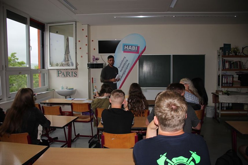 Erfolgreicher Aktionstag Schule trifft Wirtschaft�