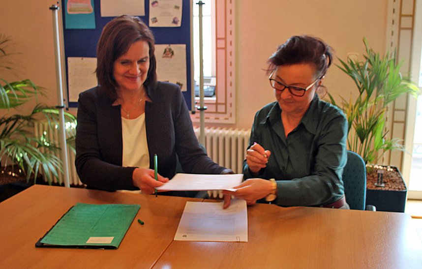 Verkehrsvertrag unterzeichnet