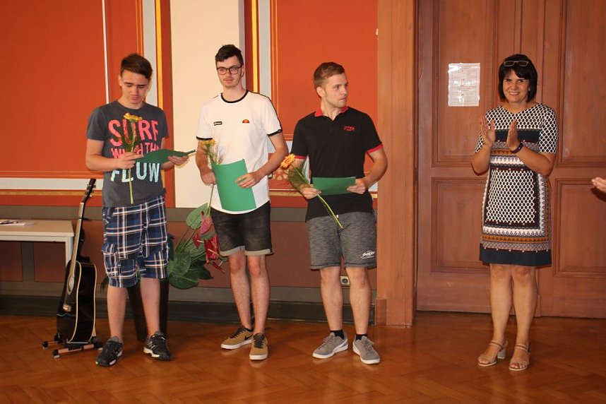 Feierliche Zeugnisausgabe im SBZ