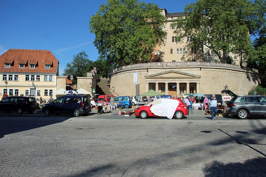 Tr&ouml;delmarkt mit weniger Besuchern