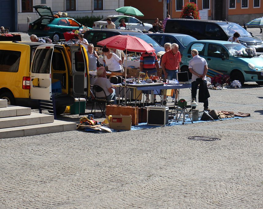 Tr&ouml;delmarkt mit weniger Besuchern