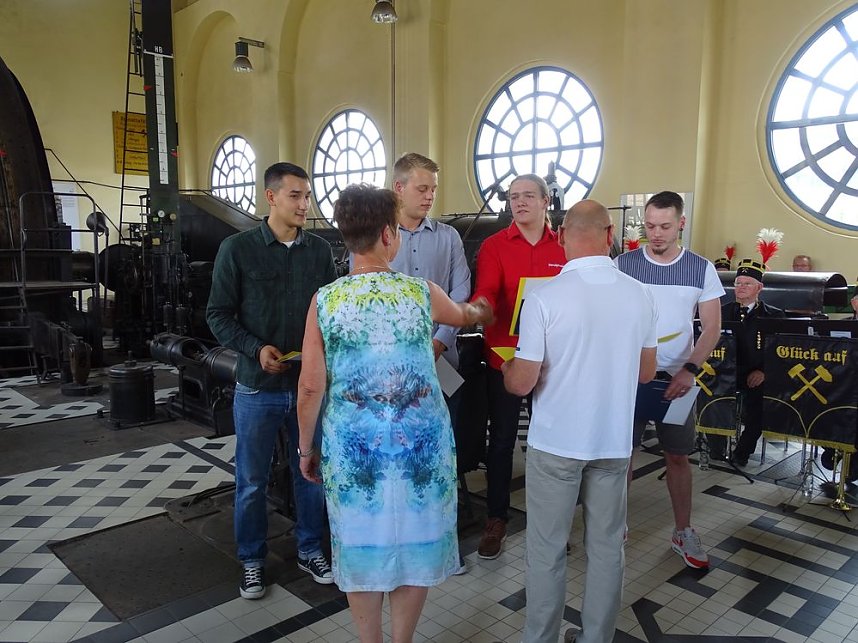 Bergbautechnologen beendeten Ausbildung