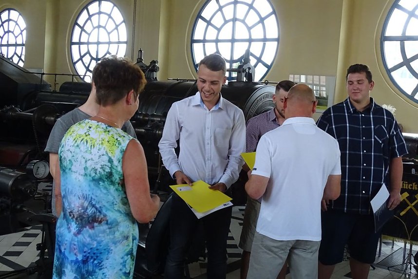 Bergbautechnologen beendeten Ausbildung