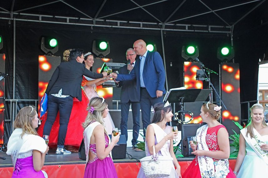 Erfolgreich ins Weinfest gestartet