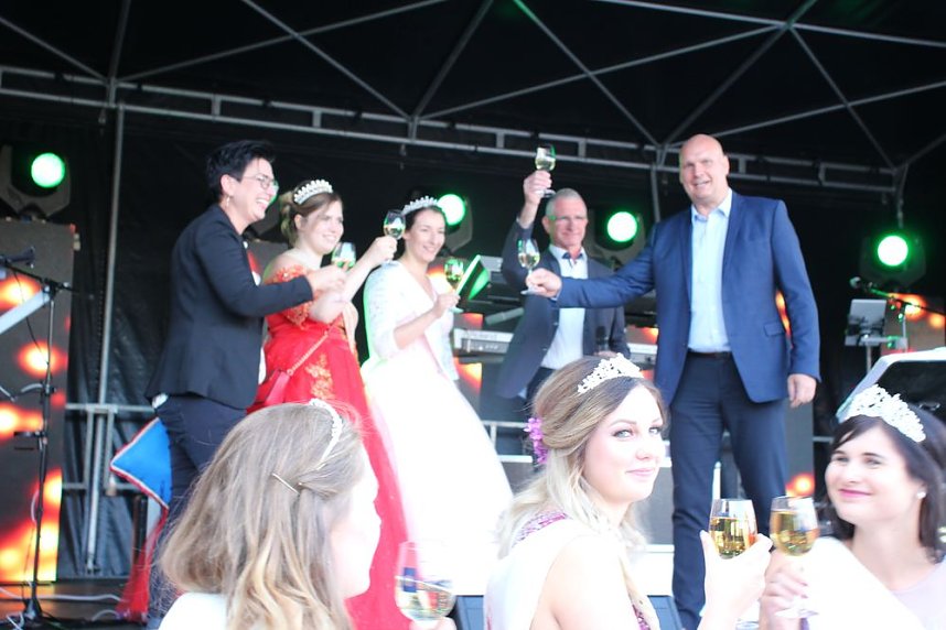 Erfolgreich ins Weinfest gestartet