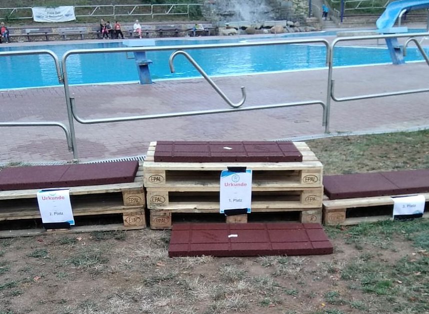 Hundeschwimmen im Solebad ein voller Erfolg