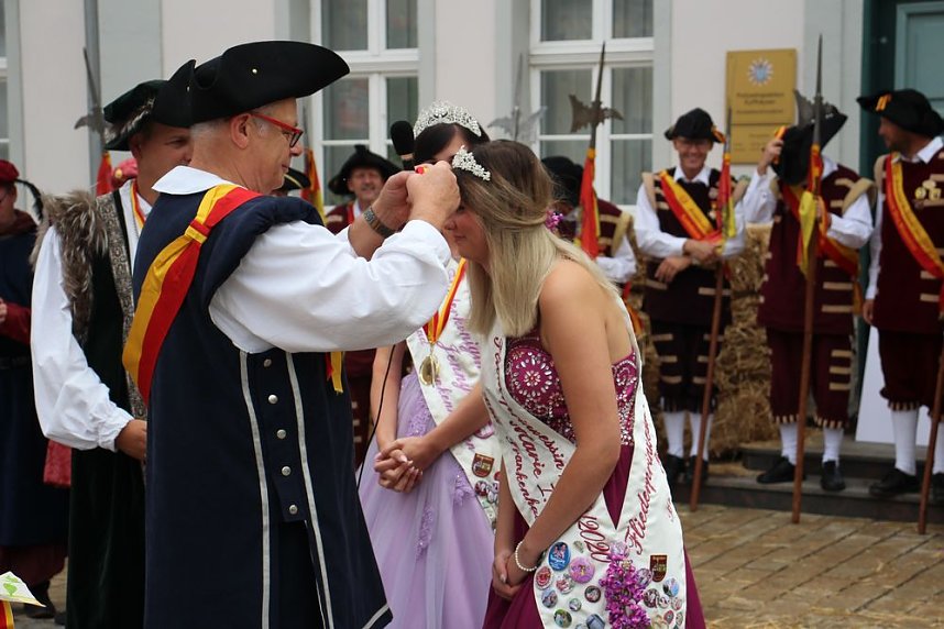 Hausm&auml;nner zogen durch die Kurstadt