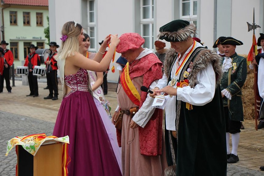 Hausm&auml;nner zogen durch die Kurstadt