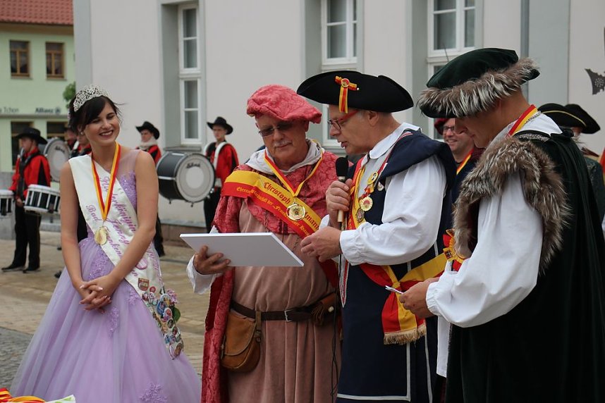 Hausm&auml;nner zogen durch die Kurstadt