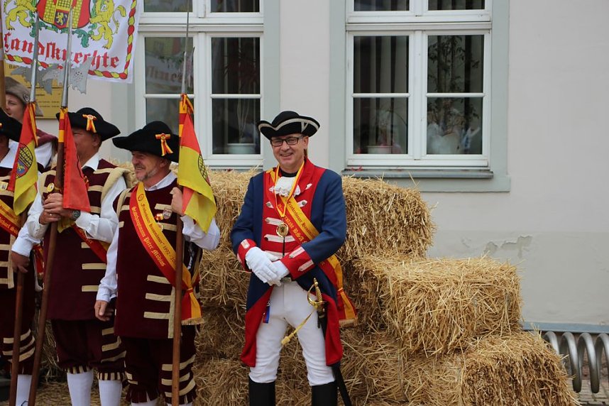 Hausm&auml;nner zogen durch die Kurstadt