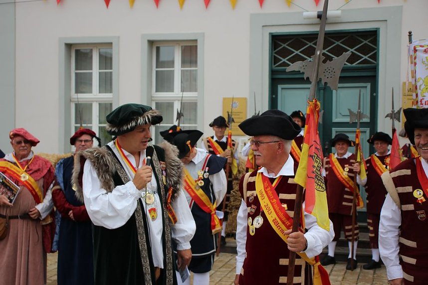 Hausm&auml;nner zogen durch die Kurstadt