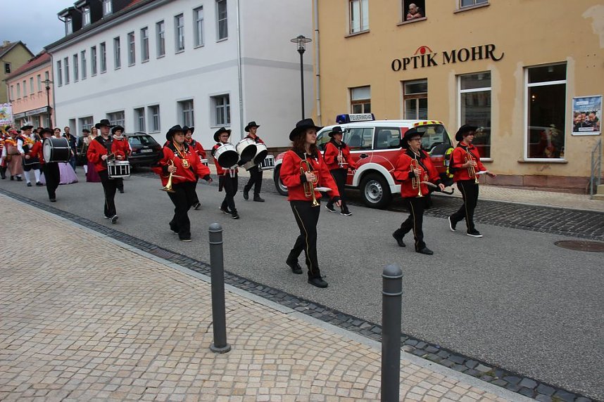 Hausm&auml;nner zogen durch die Kurstadt