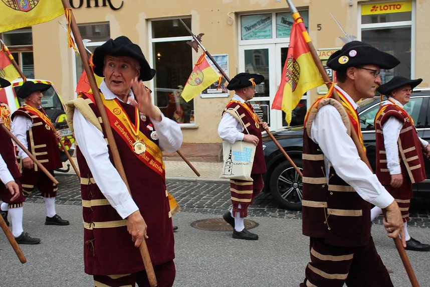 Hausm&auml;nner zogen durch die Kurstadt