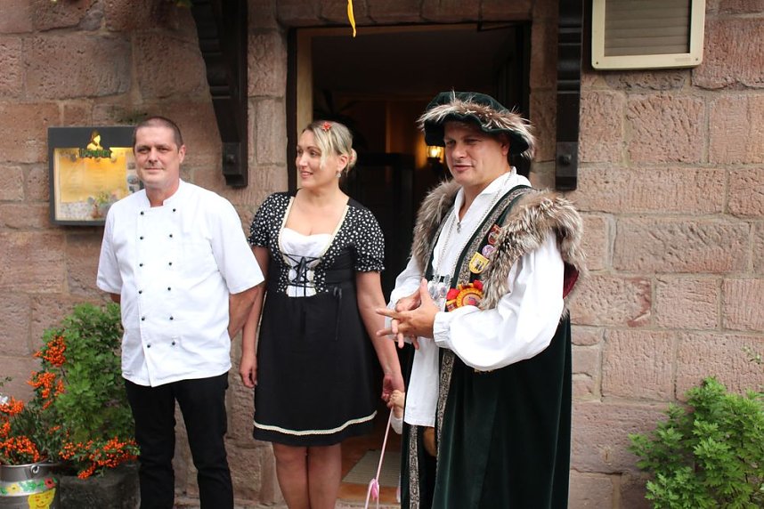 Hausm&auml;nner zogen durch die Kurstadt