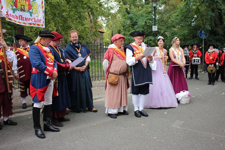 Hausm&auml;nner zogen durch die Kurstadt