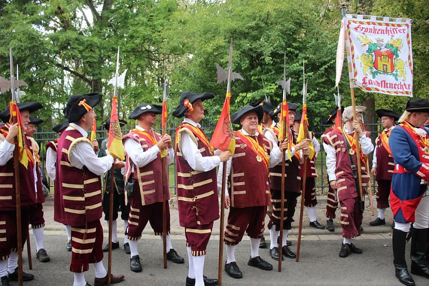 Hausm&auml;nner zogen durch die Kurstadt