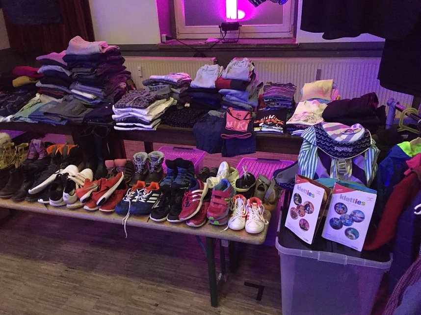 Im Klubhaus Stock&acute;sen Kindersachenbasar