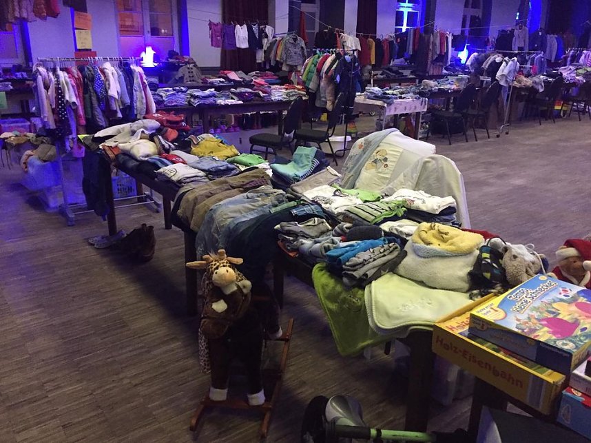 Im Klubhaus Stock&acute;sen Kindersachenbasar