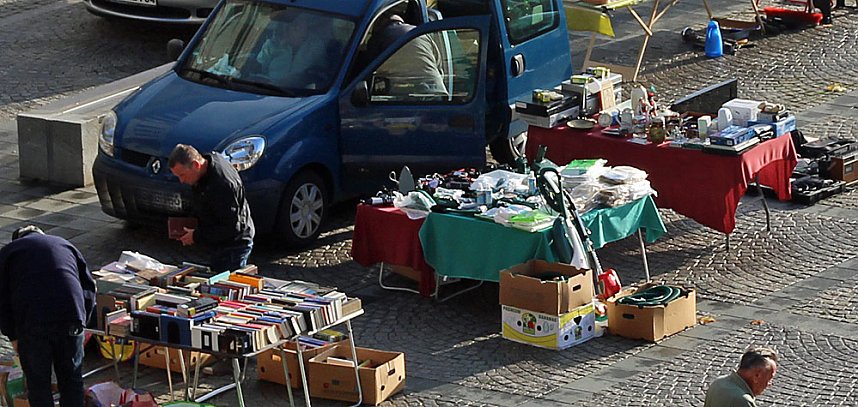 Antik Tr&ouml;delmarkt mit Gl&uuml;ck und Pech