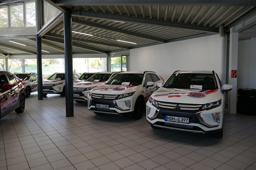 Autos an THC-M&auml;dels &uuml;bergeben