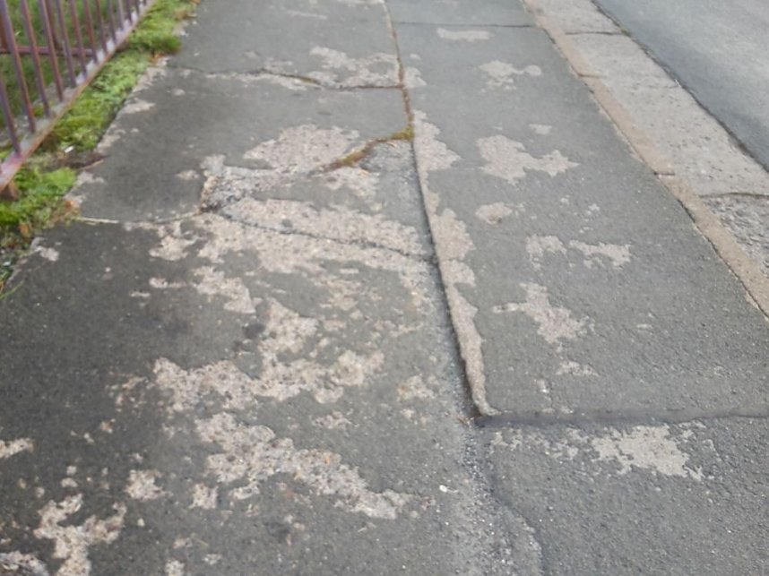 Gehwege und Stra&szlig;en in der Kritik