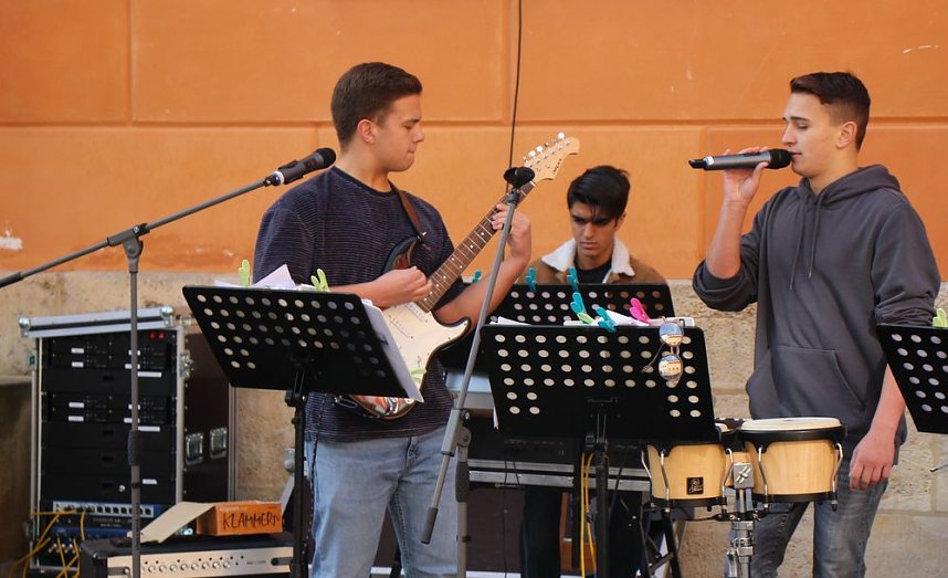 An der Musik "geschnuppert"