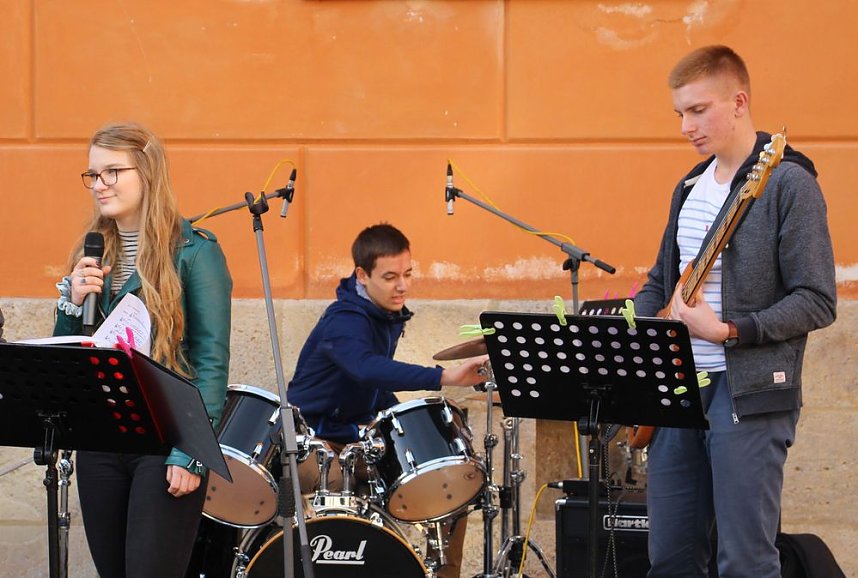 An der Musik "geschnuppert"