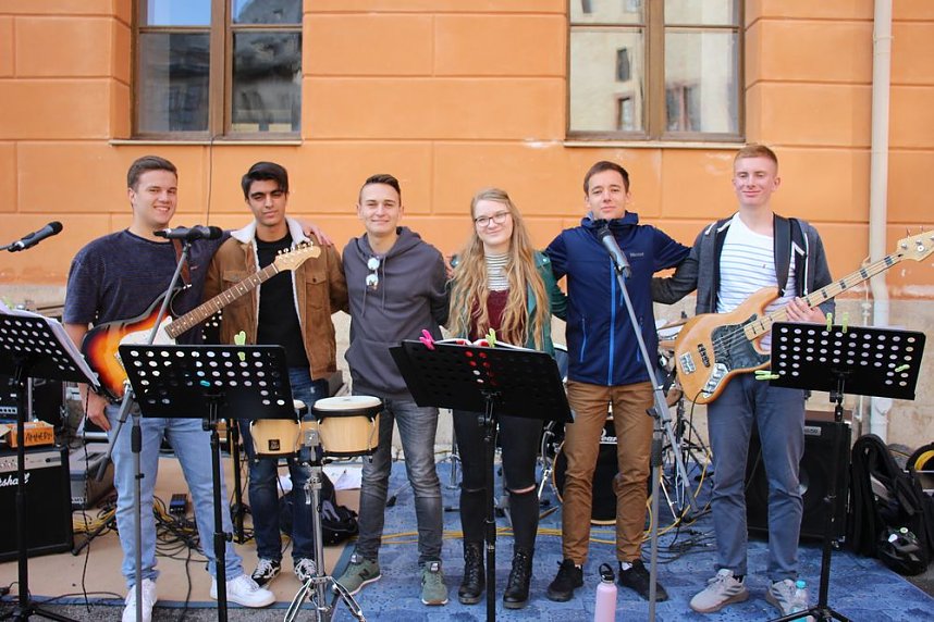 An der Musik "geschnuppert"