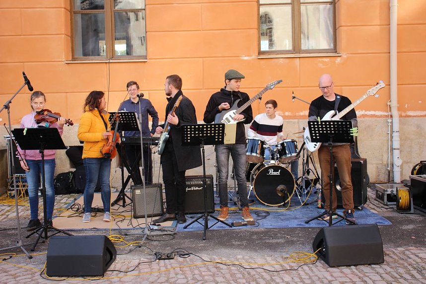 An der Musik "geschnuppert"