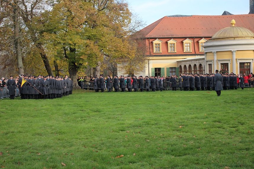 Vereidigung im Zeichen des 64. Jahrestags