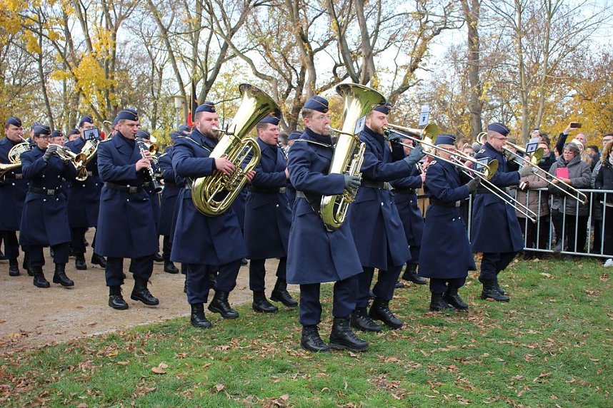 Vereidigung im Zeichen des 64. Jahrestags