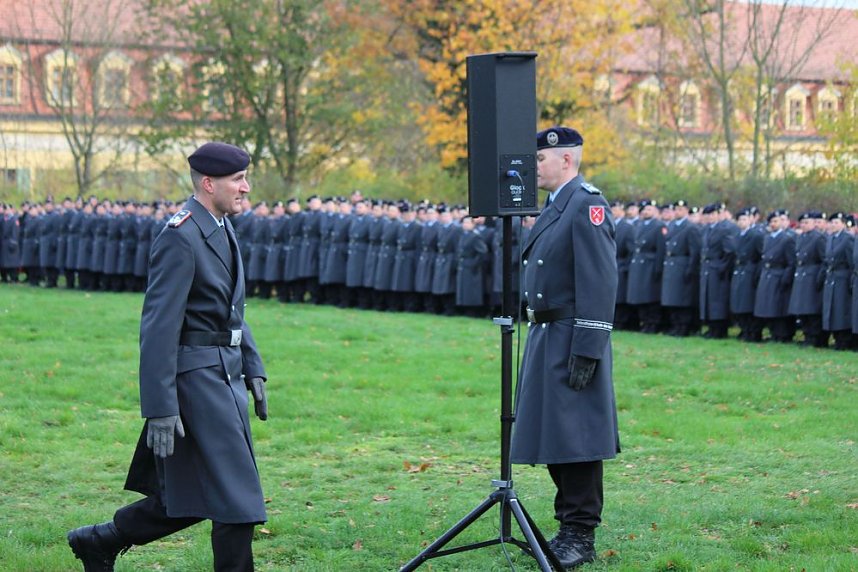 Vereidigung im Zeichen des 64. Jahrestags