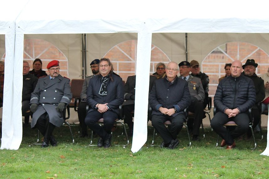 Vereidigung im Zeichen des 64. Jahrestags