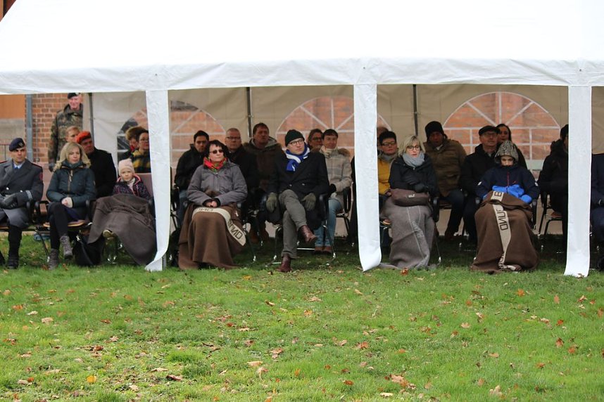 Vereidigung im Zeichen des 64. Jahrestags