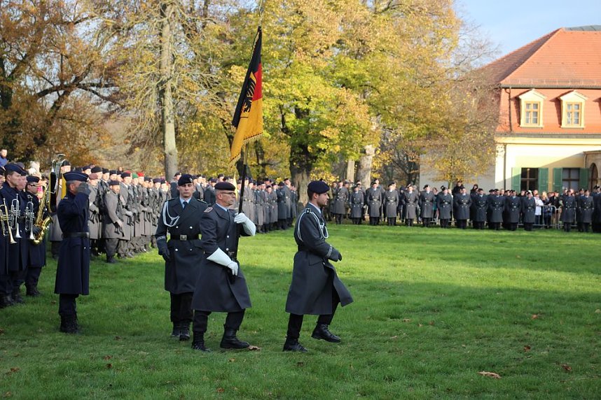 Vereidigung im Zeichen des 64. Jahrestags
