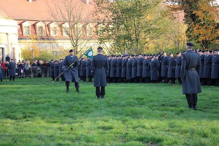 Vereidigung im Zeichen des 64. Jahrestags