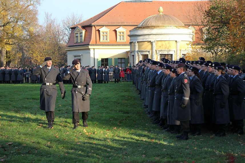 Vereidigung im Zeichen des 64. Jahrestags