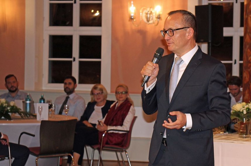 Absolventen f&uuml;r ausgezeichnete   Ausbildungsergebnisse geehrt